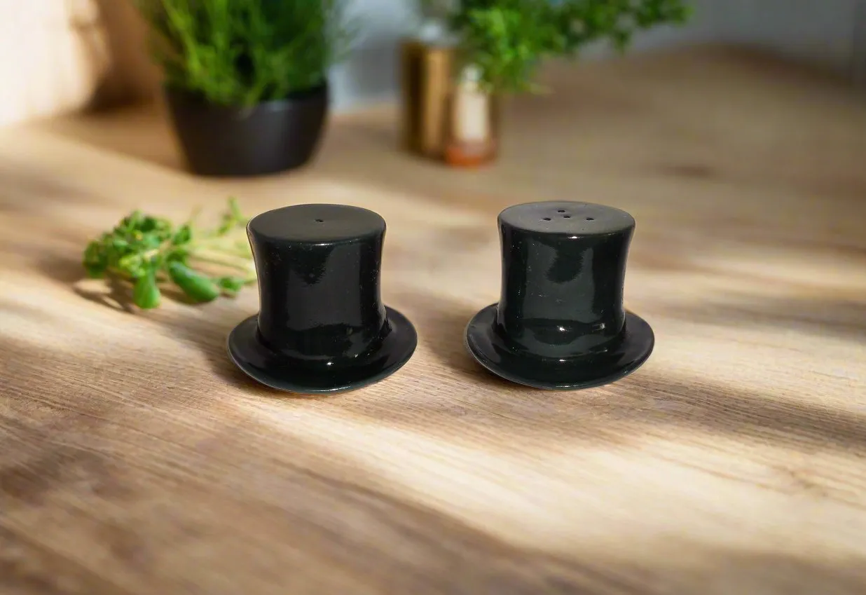 1970s Top Hat Novelty Salt & Pepper Pots Approved By The London Design Council