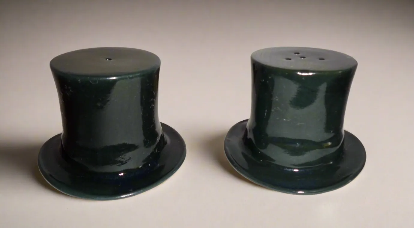 1970s Top Hat Novelty Salt & Pepper Pots Approved By The London Design Council