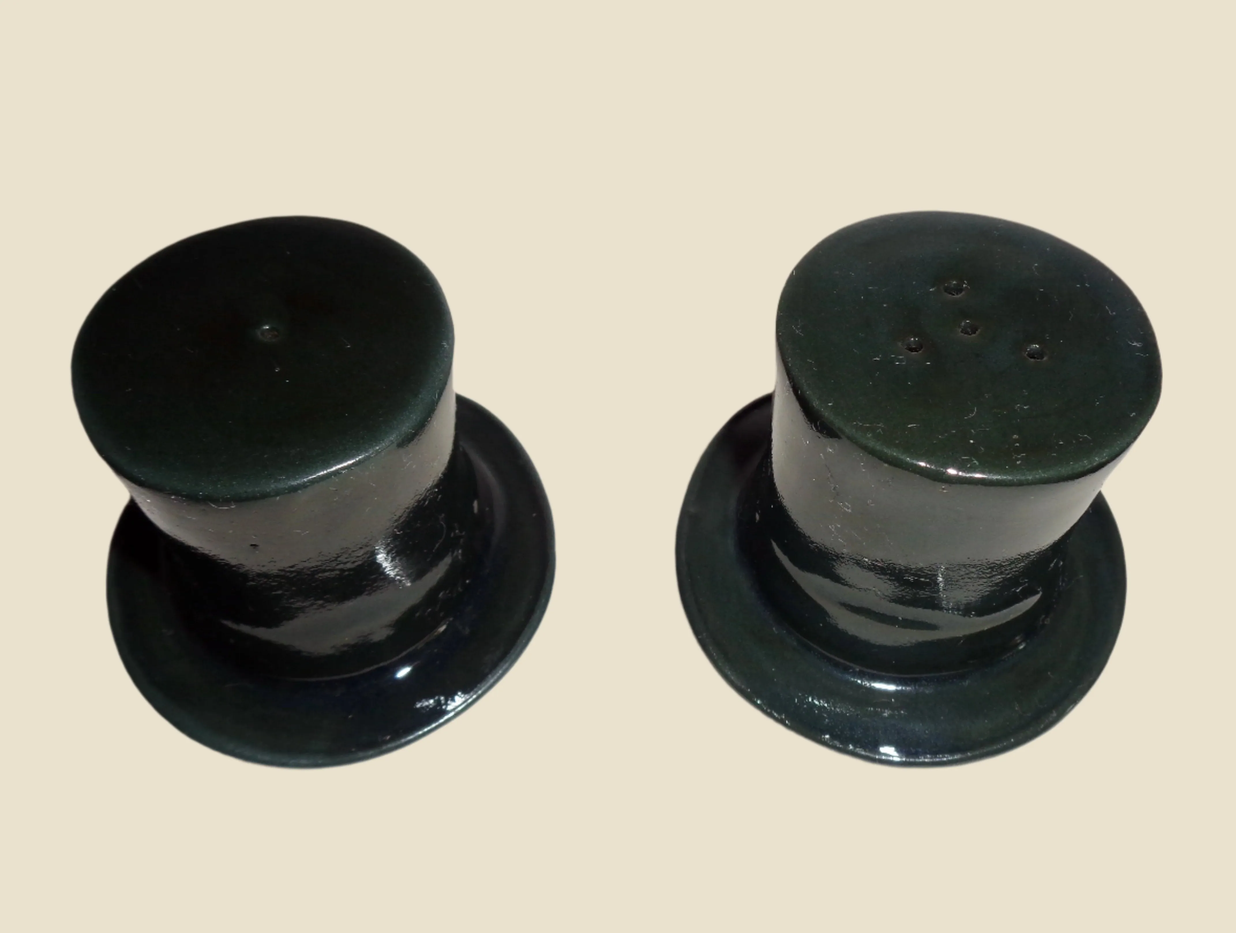 1970s Top Hat Novelty Salt & Pepper Pots Approved By The London Design Council