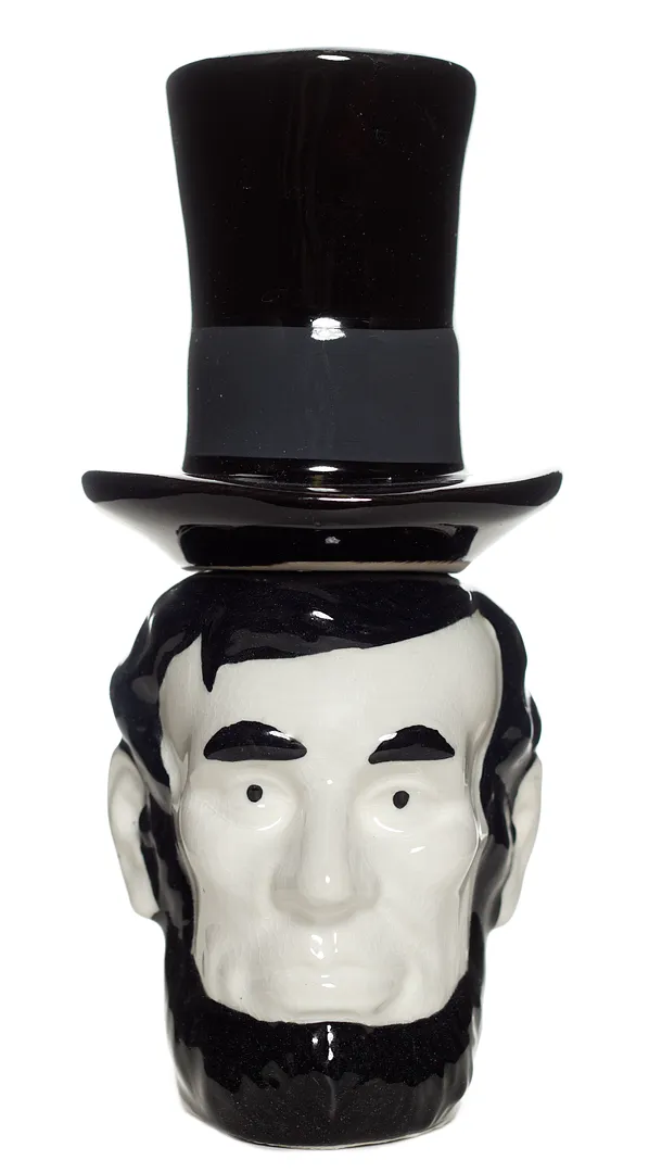 ABE LINCOLN SALT & PEPPER SHAKERS