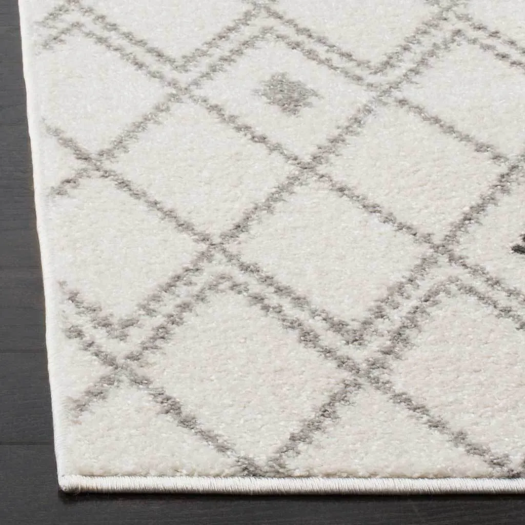 Adirondack Diamond Ivory/Gray Area Rug